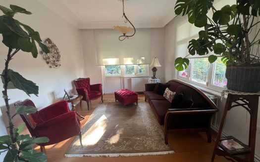 KANLICA’DA CENNET BAHÇESİ İÇİNDE MÜSTAKİL KARGİR EV