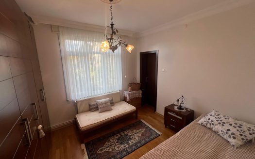 KANLICA’DA CENNET BAHÇESİ İÇİNDE MÜSTAKİL KARGİR EV