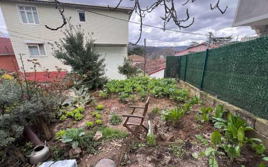 BEYKOZ YALIKÖY’DE 194 M2 BAHÇELİ KARGİR EV…