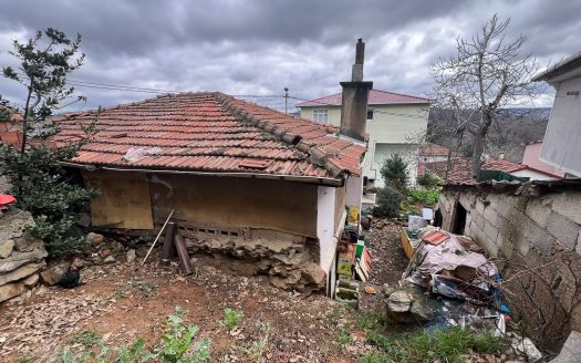 BEYKOZ YALIKÖY’DE 194 M2 BAHÇELİ KARGİR EV…